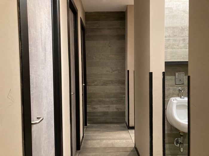 Plaza Premium Lounge Rome FCO bathroom