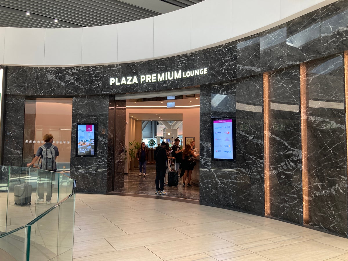 Plaza Premium Lounge at Leonardo da Vinci–Fiumicino Airport in Rome [Review]