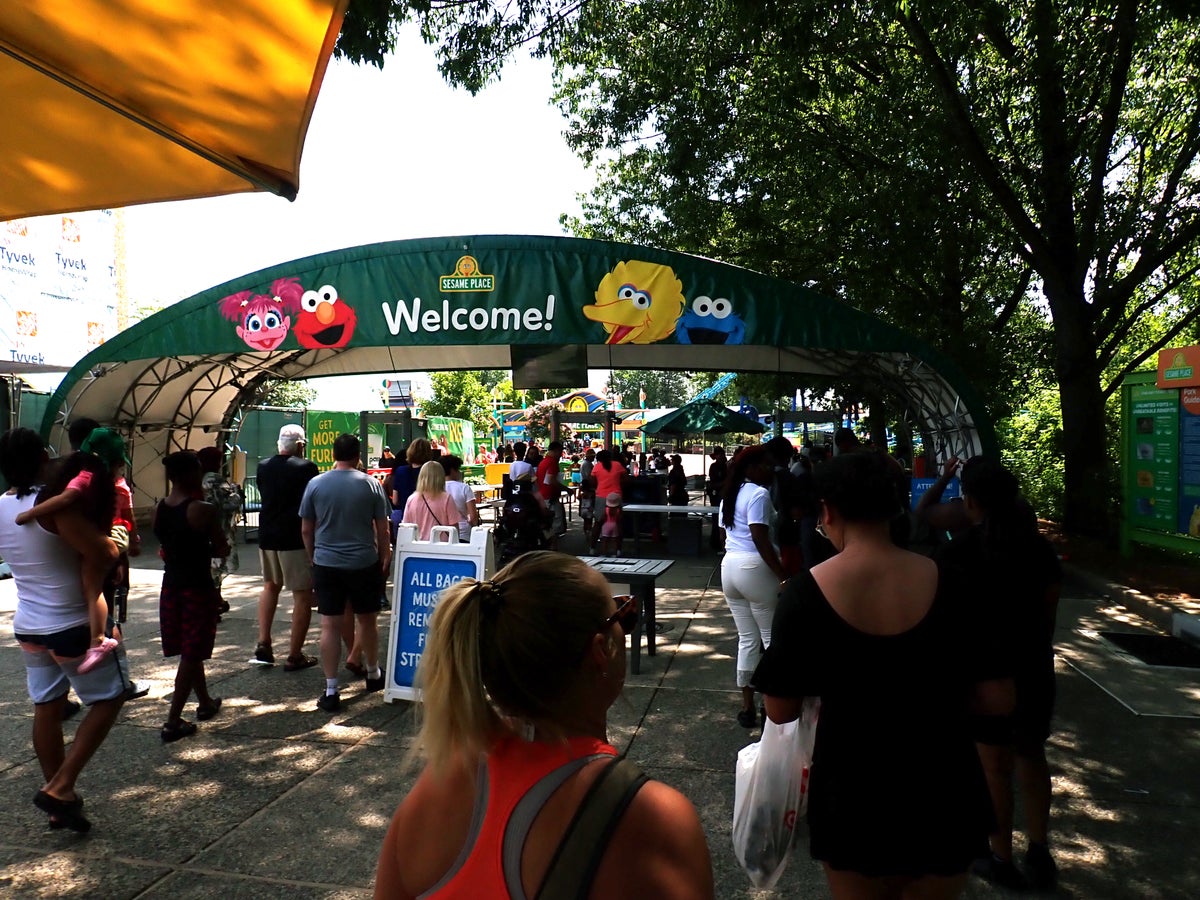 Sesame Place entry lines