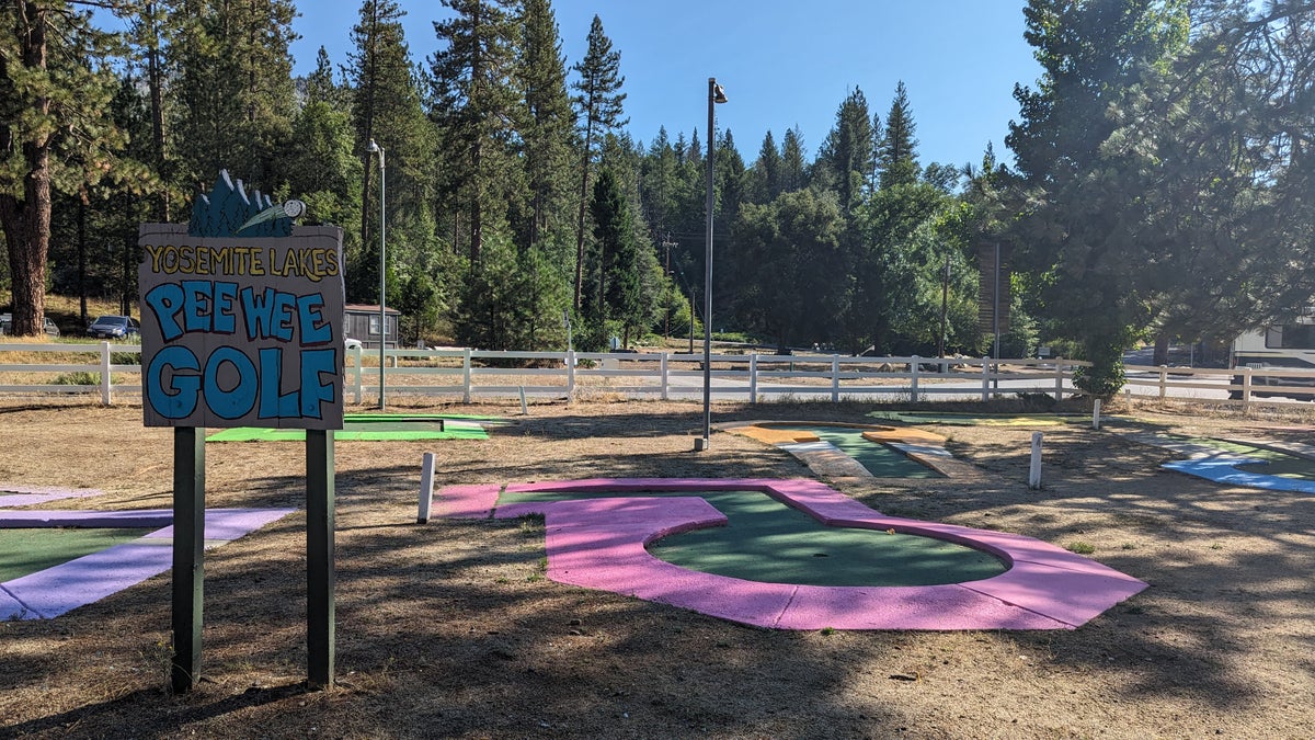 Thousand Trails Yosemite Lakes amenities mini golf