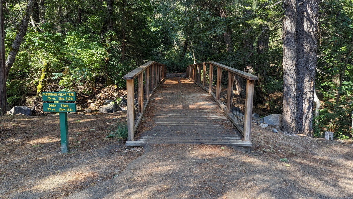 Thousand Trails Yosemite Lakes amenities walking trail