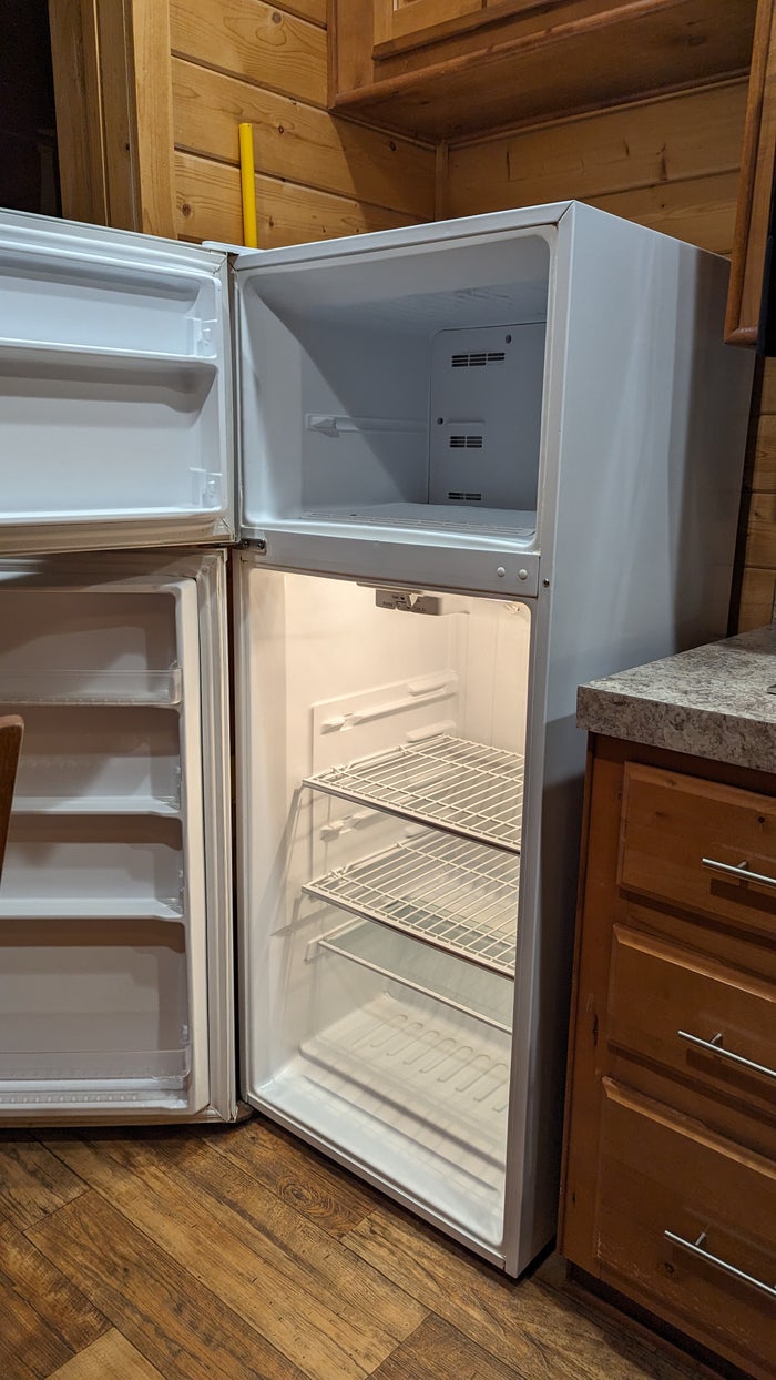 Thousand Trails Yosemite Lakes cabin refrigerator Thousand Trails Yosemite Lakes cabin refrigerator