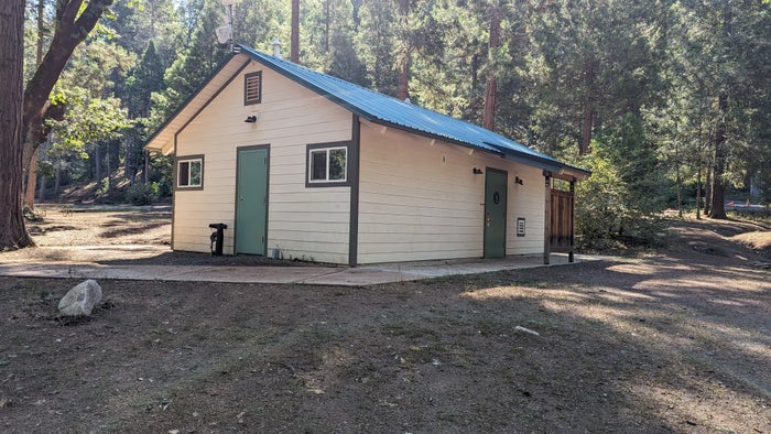 Thousand Trails Yosemite Lakes tent site restroom Thousand Trails Yosemite Lakes tent site restroom