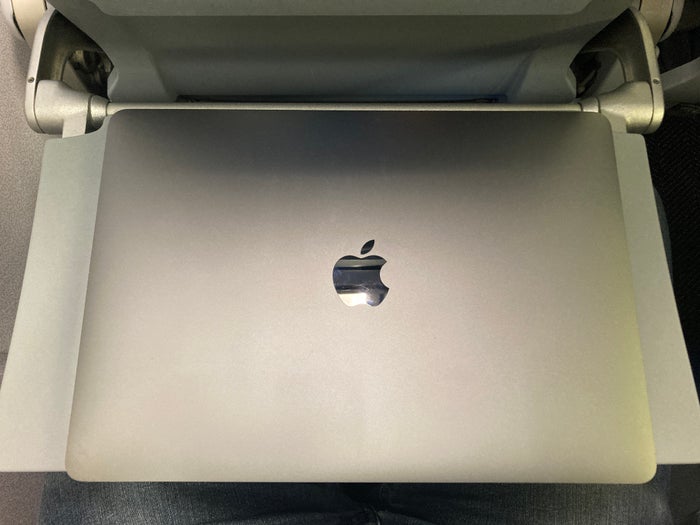 United B737 800 Island Hopper HNL PNI tray table with laptop