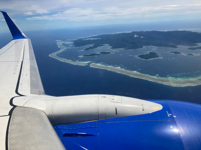 United B737 800 Island Hopper HNL PNI view of island from window