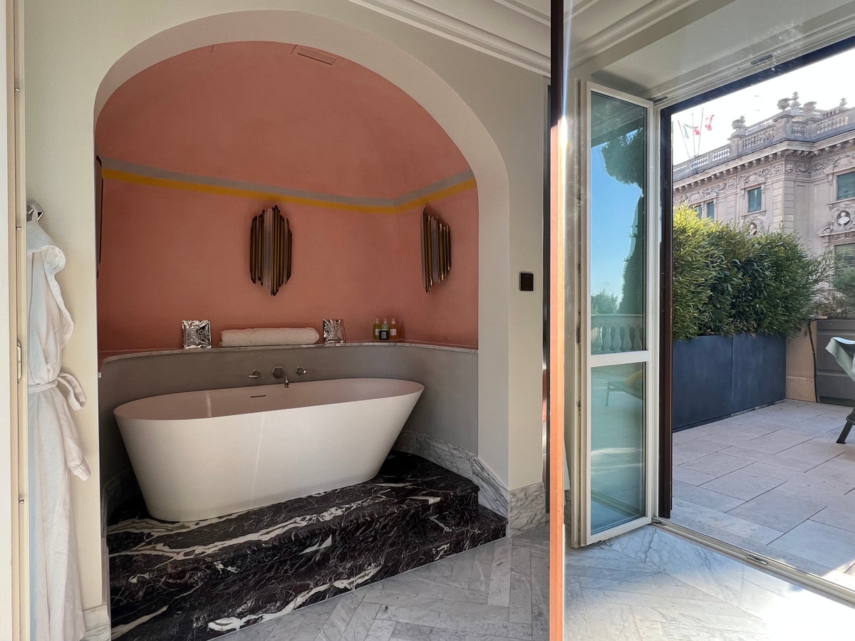 W Rome EWOW bath alcove