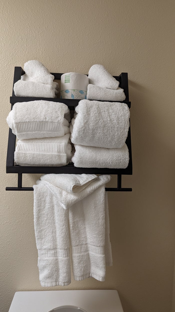 Wuksachi Lodge Sequoia National Park Sillman Building bathroom towels