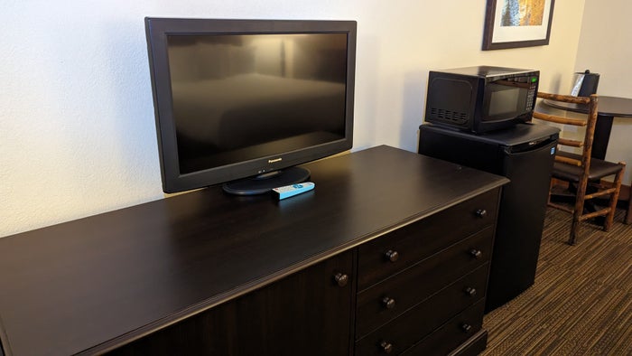 Wuksachi Lodge Sequoia National Park Sillman Building guestroom TV and dresser