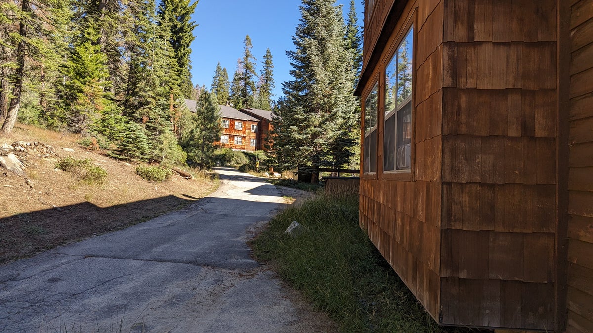 Wuksachi Lodge Sequoia National Park Sillman House back walkway