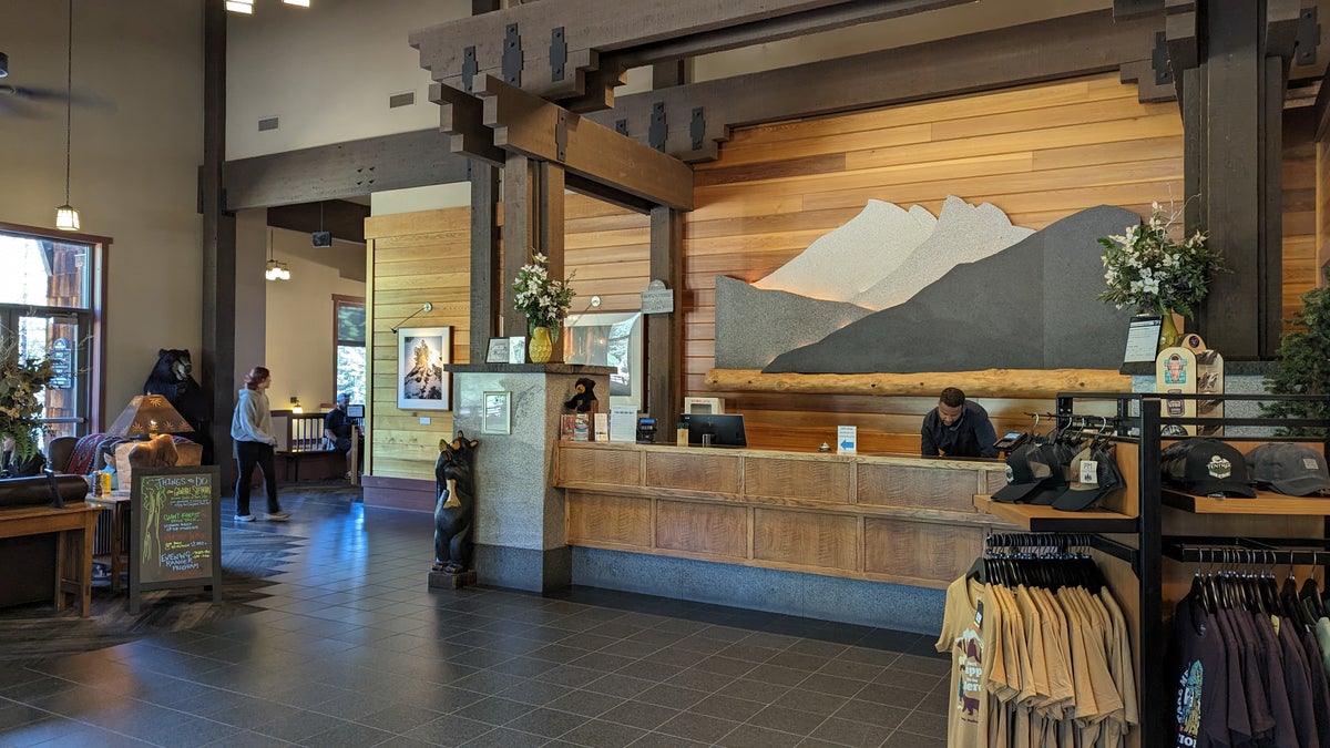 Wuksachi Lodge Sequoia National Park lobby check in desk