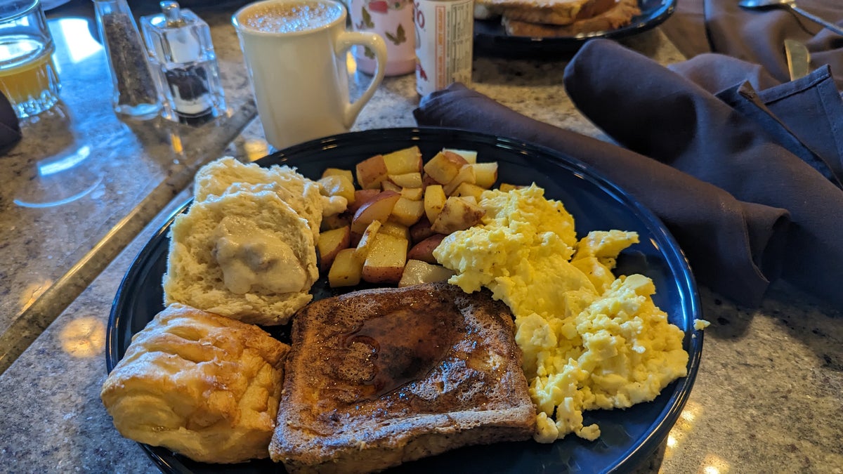 Wuksachi Lodge Sequoia National Park lodge breakfast buffet