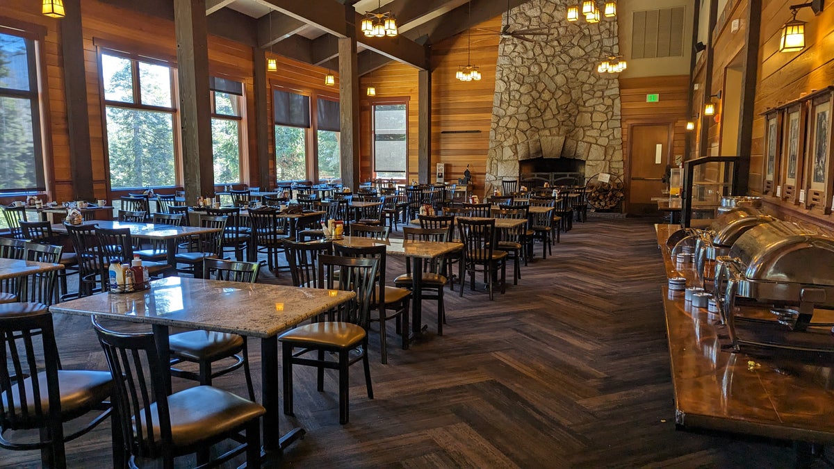 Wuksachi Lodge Sequoia National Park lodge restaurant breakfast
