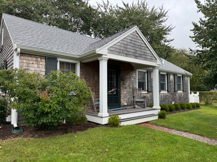 iPhone 15 Pro photo of Marthas Vineyard house iPhone 15 Pro photo of Marthas Vineyard house