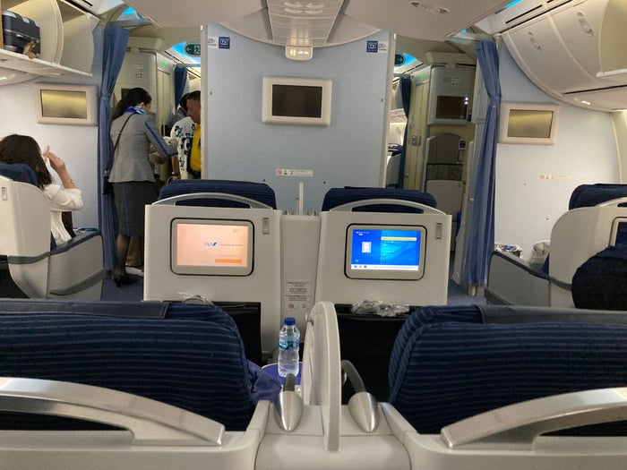 ANA B787 8 business class cabin