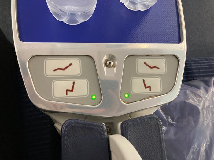 ANA B787 8 business class seat controls ANA B787 8 business class seat controls