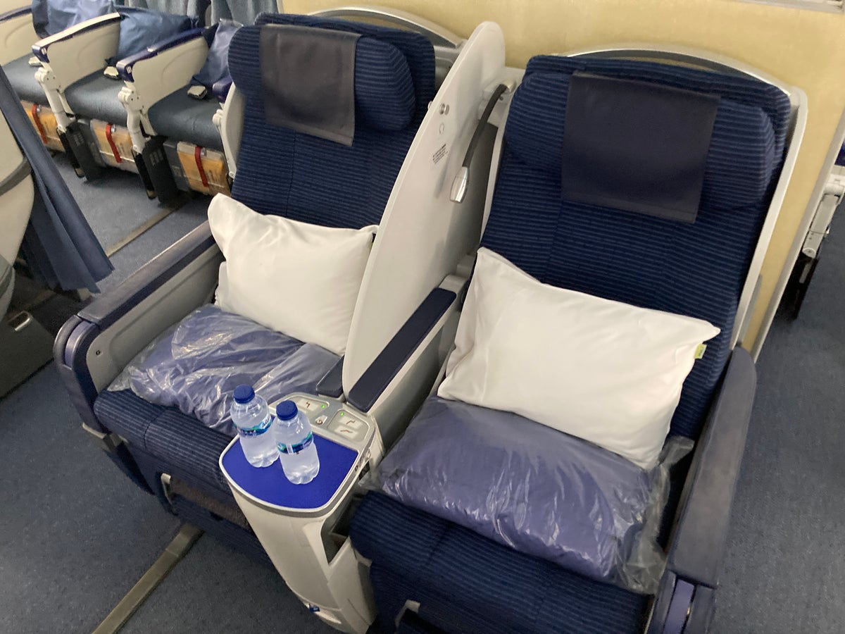 ANA B787 8 business class seats in front cabin