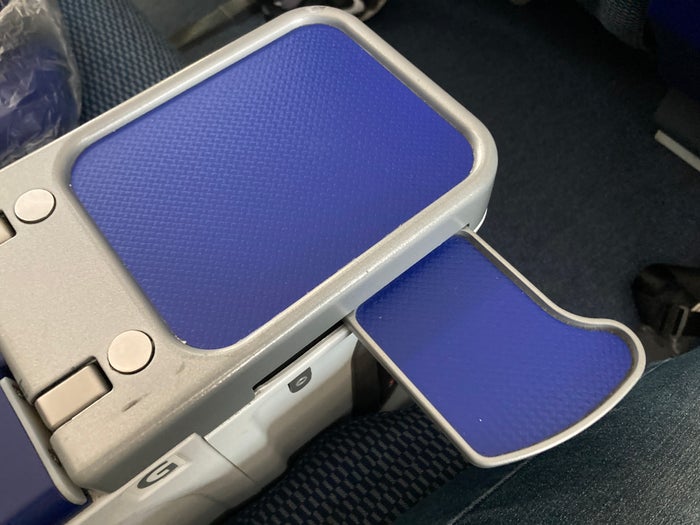 ANA premium economy Boeing 787 cup holder ANA premium economy Boeing 787 cup holder