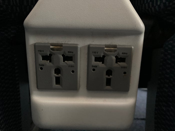 ANA premium economy Boeing 787 universal outlets ANA premium economy Boeing 787 universal outlets