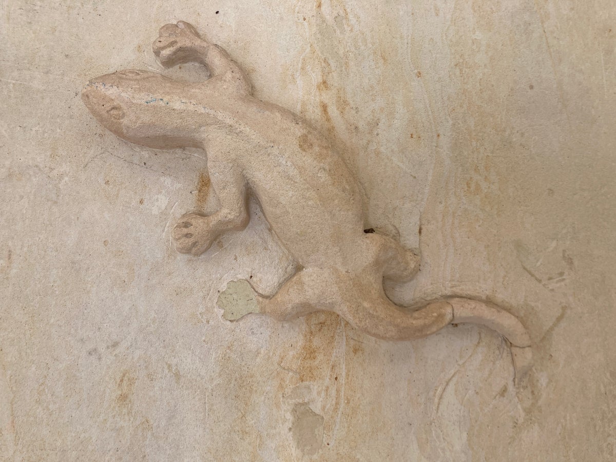 Alila Manggis Bali lizard carving on wall