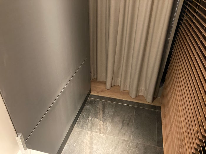 Alila SCBD Jakarta bathroom space behind tub Alila SCBD Jakarta bathroom space behind tub