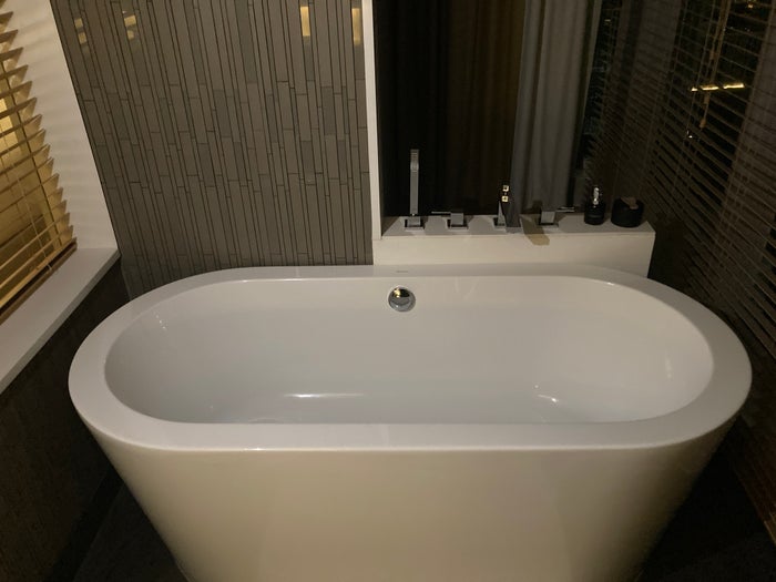 Alila SCBD Jakarta bathroom tub Alila SCBD Jakarta bathroom tub
