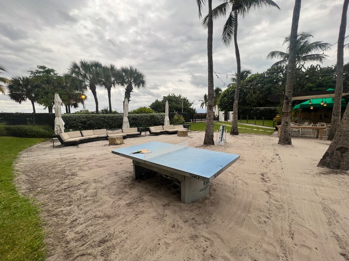 Kimpton Surfcomber High Tide Bar Grill Sand Area 