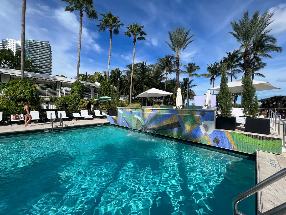 Kimpton Surfcomber Hotel in South Beach [In-Depth Review]