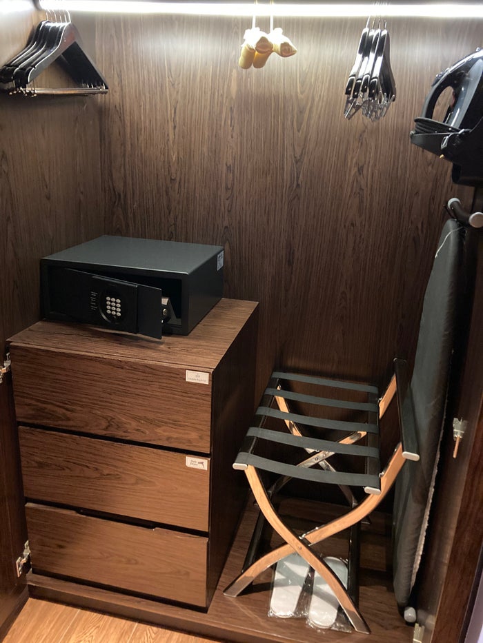 Lapita Dubai Parks and Resorts Autograph Collection junior suite closet