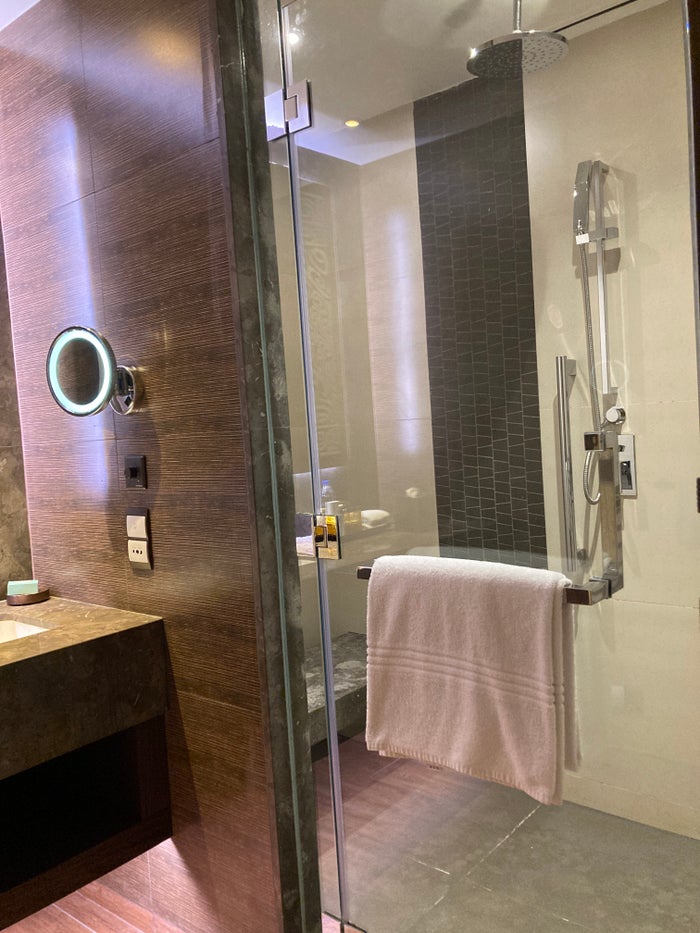 Lapita Dubai Parks and Resorts Autograph Collection junior suite shower