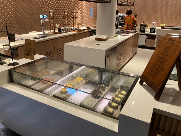 Sheraton Fiji Golf and Beach Resort 28g coffee shop dessert case Sheraton Fiji Golf and Beach Resort 28g coffee shop dessert case