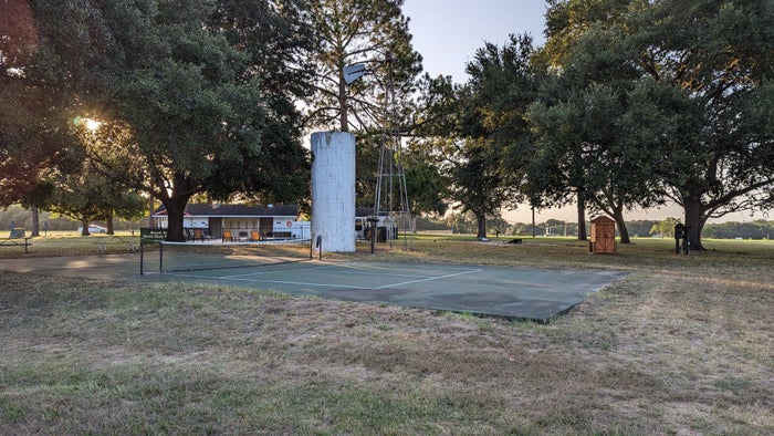 Thousand Trails Colorado River amenities tennis and pickleball court