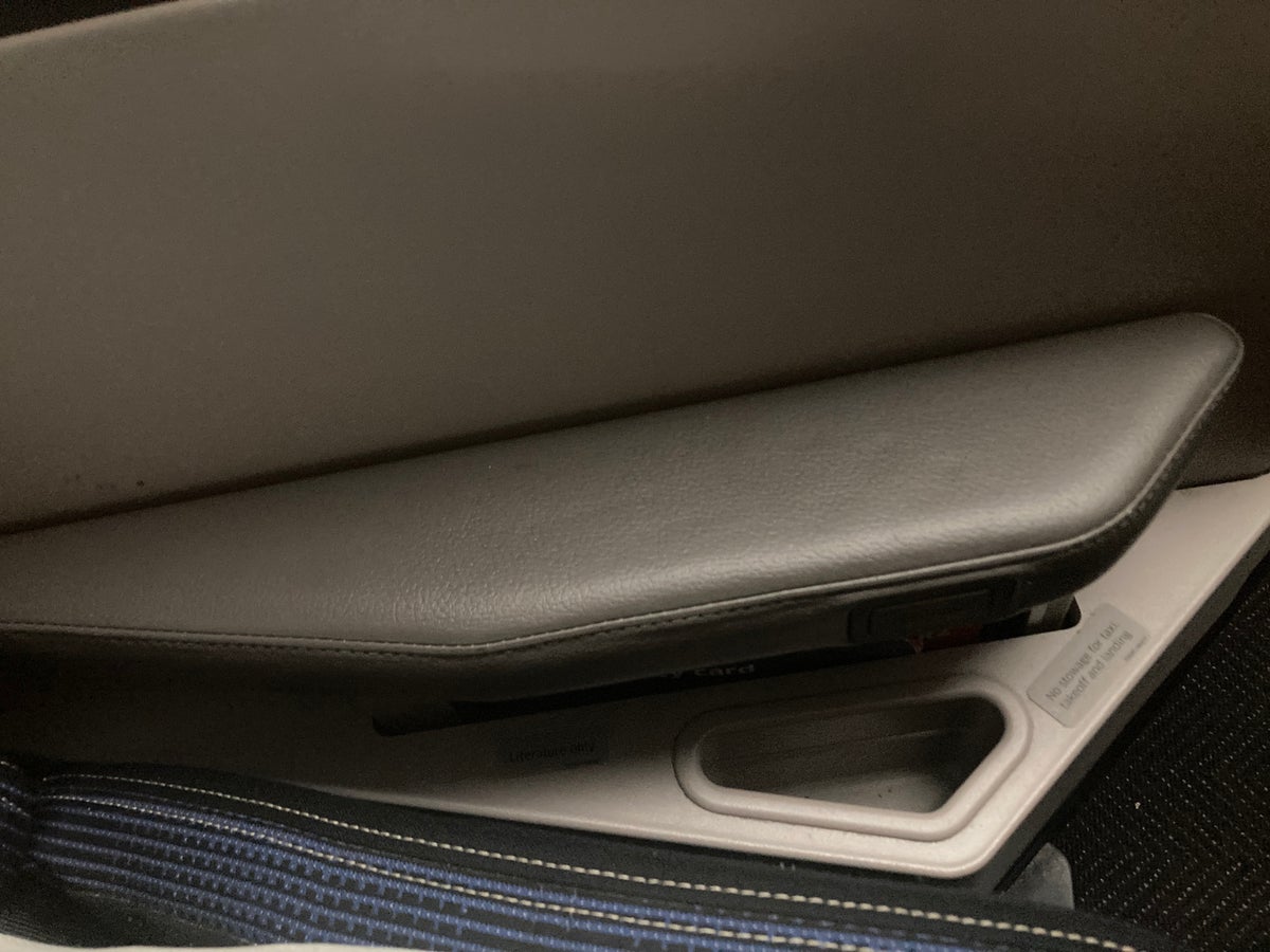 United Polaris business class 787 10 arm rest lowered HND LAX