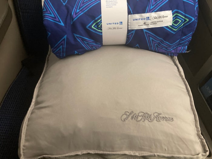 United Polaris business class 787 10 bedding closeup HND LAX