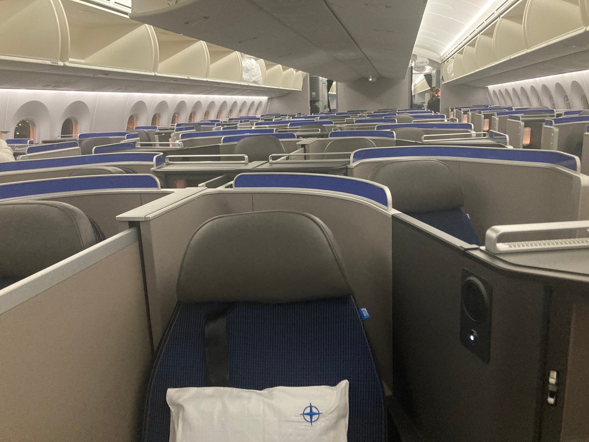 United Polaris business class 787 10 cabin HND LAX 1