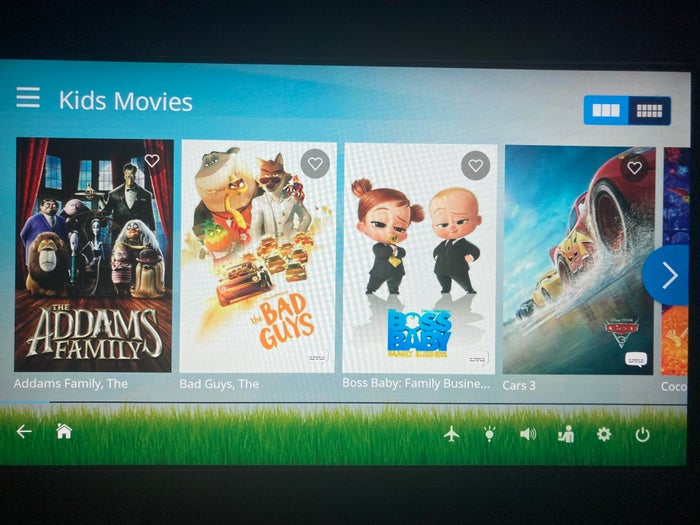 United Polaris business class 787 10 entertainment kids movies HND LAX