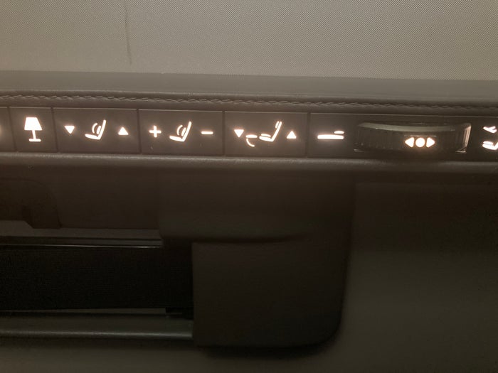 United Polaris business class 787 10 seat controls HND LAX