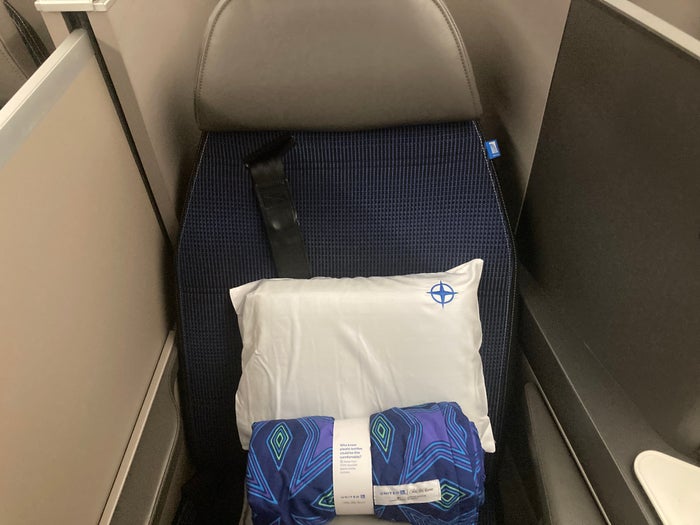 United Polaris business class 787 10 seat with blanket and pillow HND LAX United Polaris business class 787 10 seat with blanket and pillow HND LAX