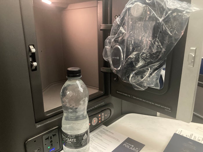 United Polaris business class 787 10 storage HND LAX