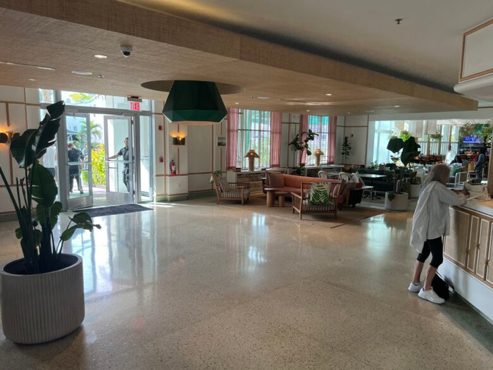 Kimpton Surfcomber Lobby Entrance
