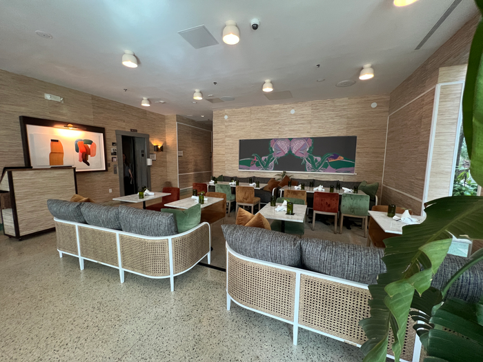 Kimpton Surfcomber The Social Club Seating
