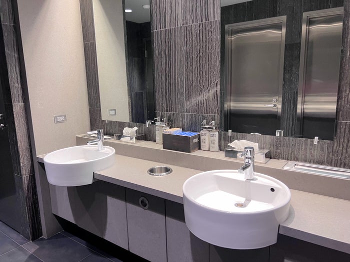 Admirals Club ORD bathrooms Concourse G Admirals Club ORD bathrooms Concourse G