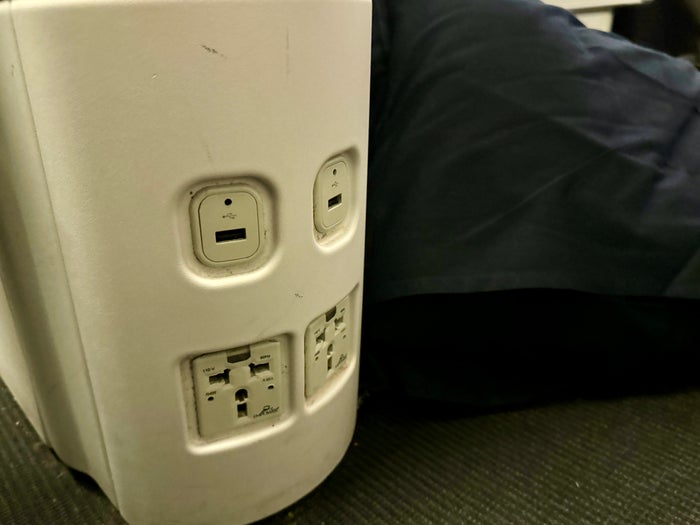 Air France 777 Business Class Power Outlets Air France 777 Business Class Power Outlets