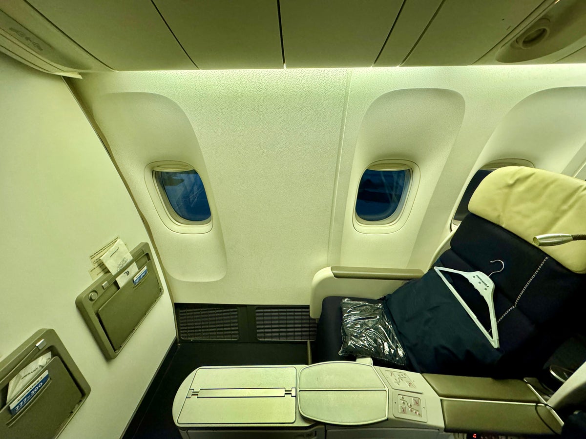Air France 777 Business Class Seat 5L Windows