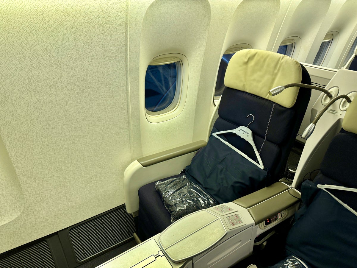 Air France 777 Business Class Seat 5L