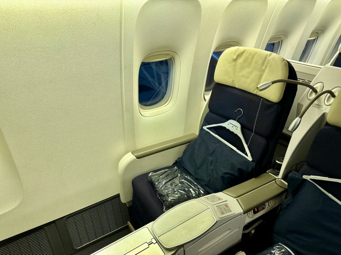 Air France new business class seat Air France 777 Business Class Seat 5L