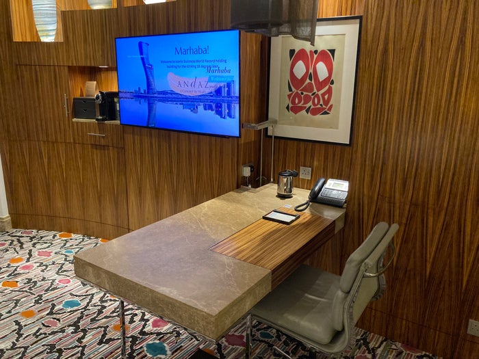 Andaz Capital Gate Abu Dhabi desk Andaz Capital Gate Abu Dhabi desk