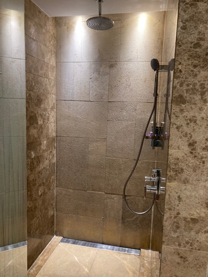 Andaz Capital Gate Abu Dhabi shower Andaz Capital Gate Abu Dhabi shower