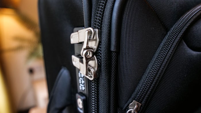Delsey Sky Max interlacing zipper pulls Delsey Sky Max interlacing zipper pulls