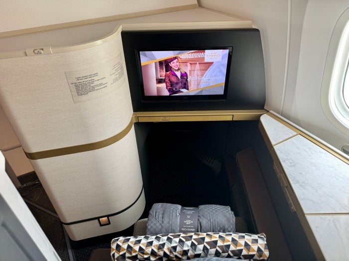 Dubai Airshow Etihad new 787 Dreamliner business class seat row 1