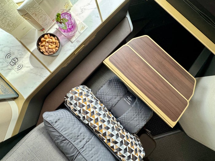 Etihad new 787 Dreamliner business class seat